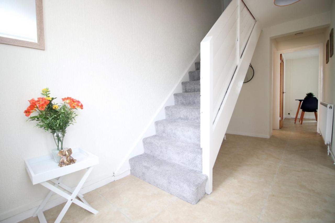 Family Home In The Charming Coastal Town Of Barry Luaran gambar