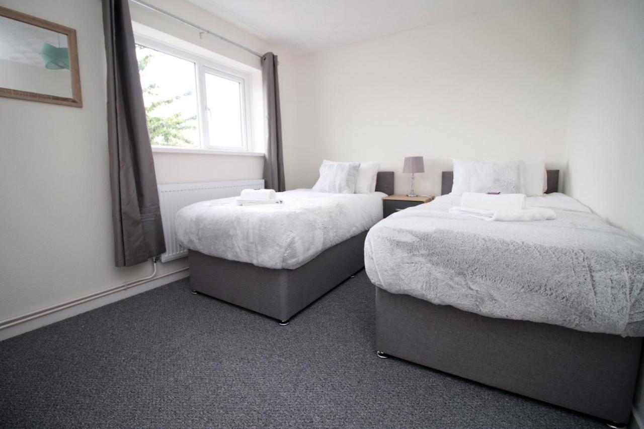 Family Home In The Charming Coastal Town Of Barry Luaran gambar