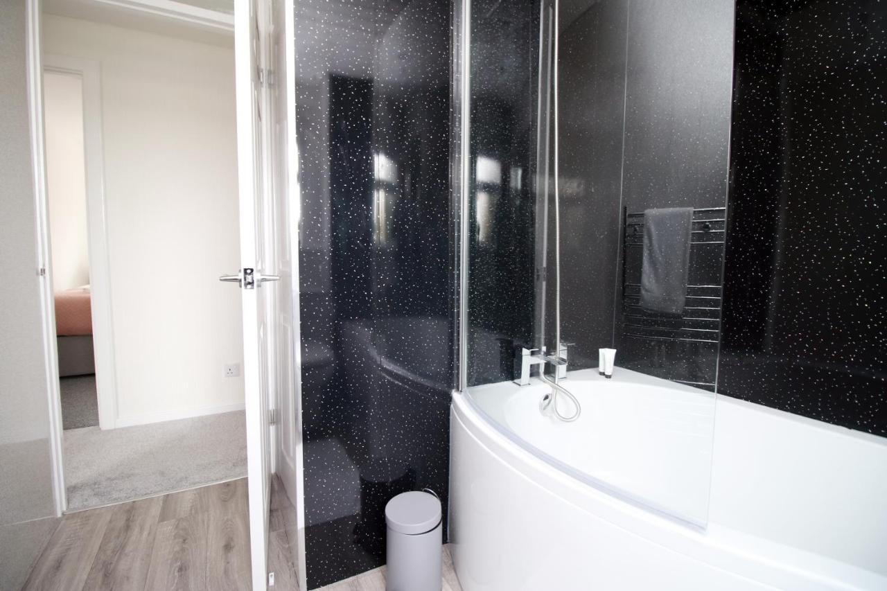 Family Home In The Charming Coastal Town Of Barry Luaran gambar