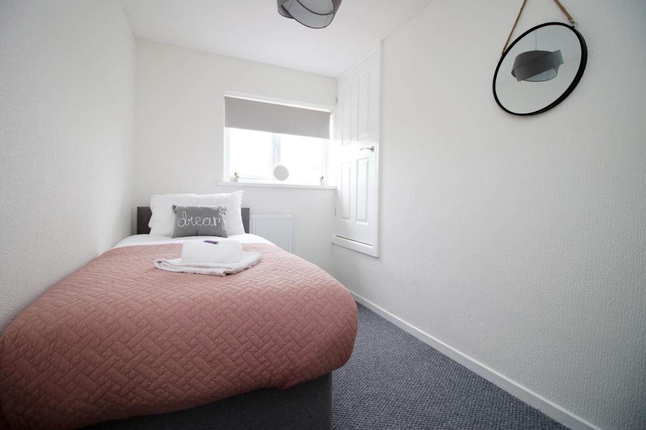 Family Home In The Charming Coastal Town Of Barry Luaran gambar